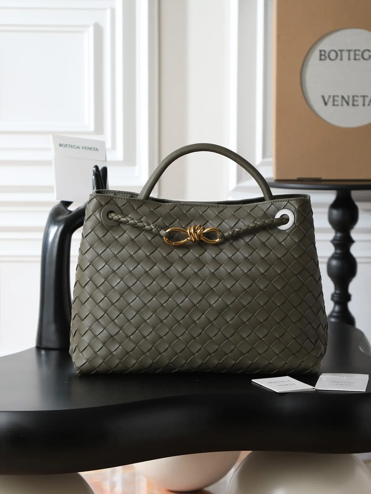 Bottega Veneta Style Beige Leather Bag Lookbook Reference image 1