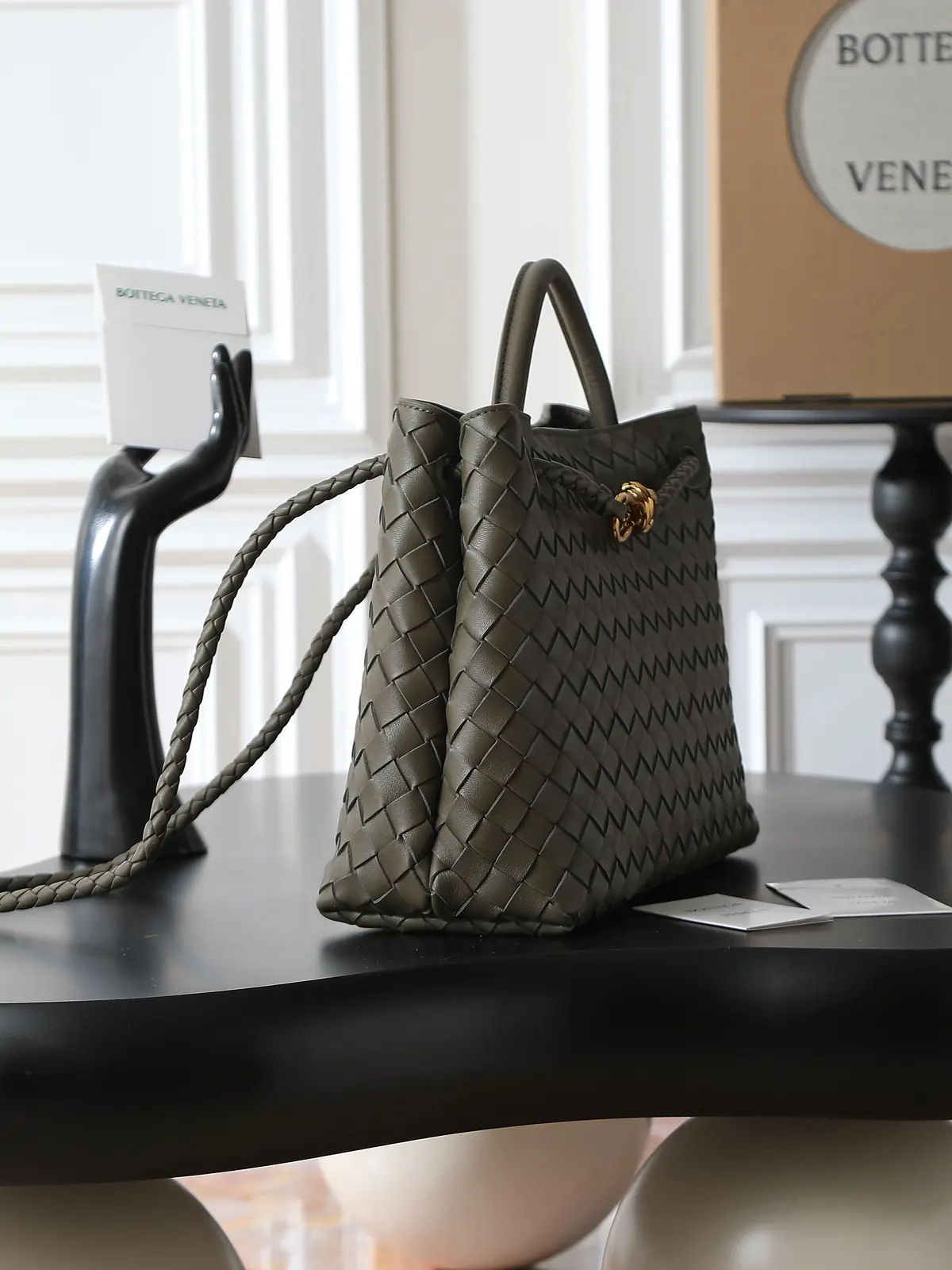 Bottega Veneta Style Beige Leather Bag Lookbook Reference image 3