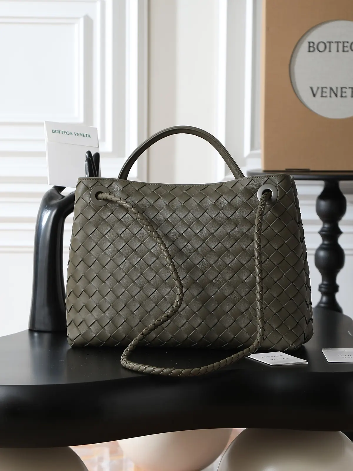 Bottega Veneta Style Beige Leather Bag Lookbook Reference image 4