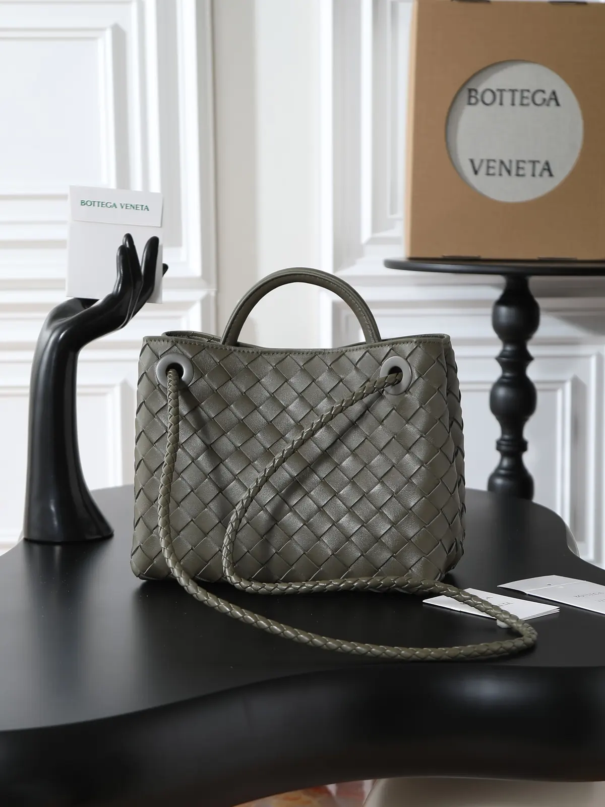 Bottega Veneta Style Beige Leather Bag Lookbook Reference image 2