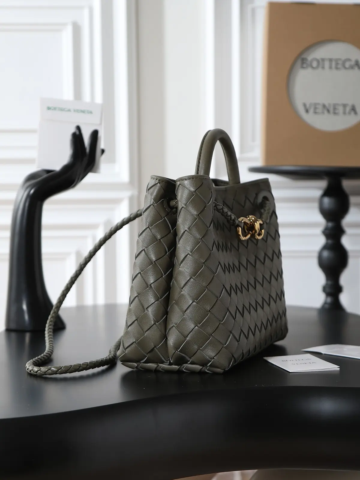 Bottega Veneta Style Beige Leather Bag Lookbook Reference image 3