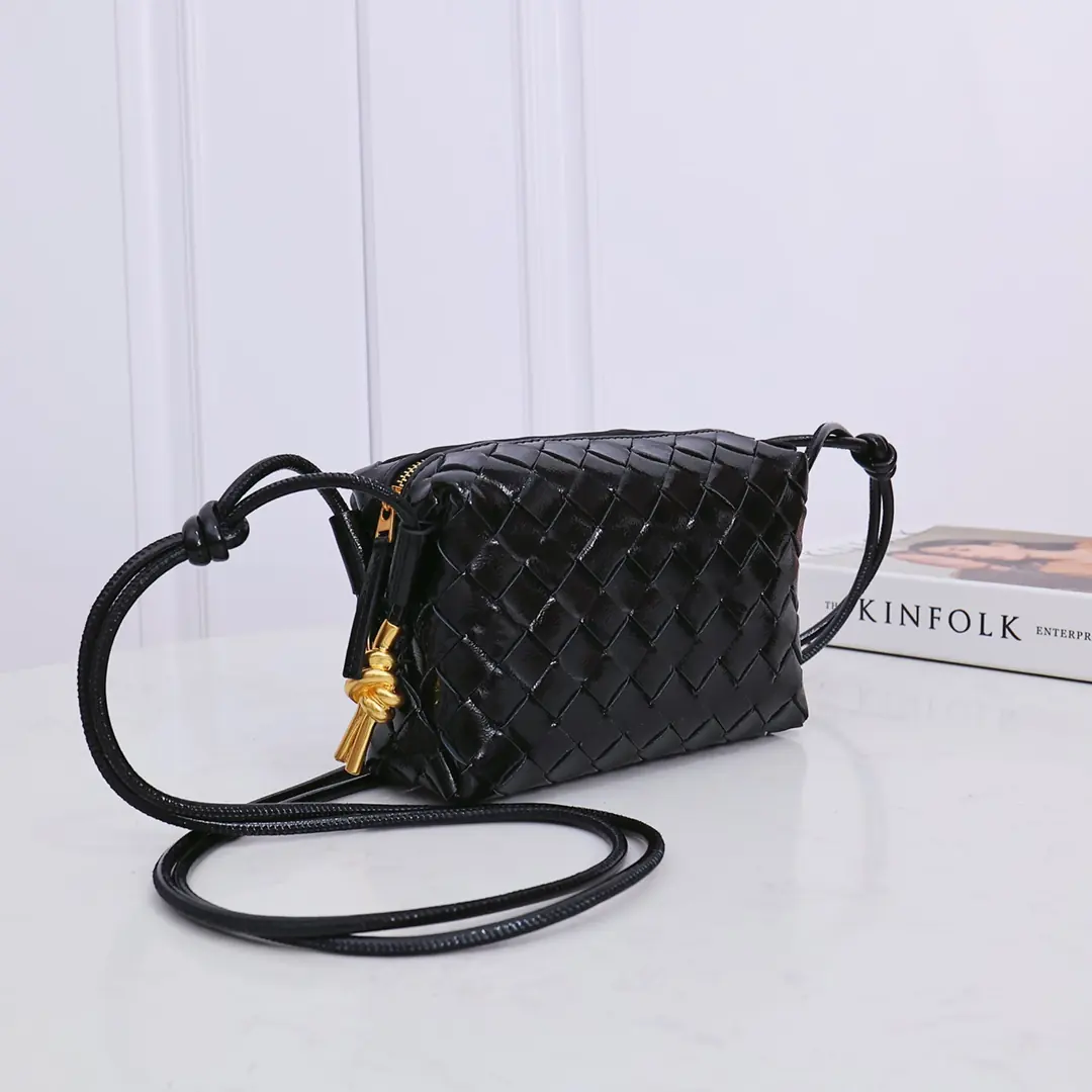 Bottega Veneta Style Black Leather Bag Lookbook Reference image 2
