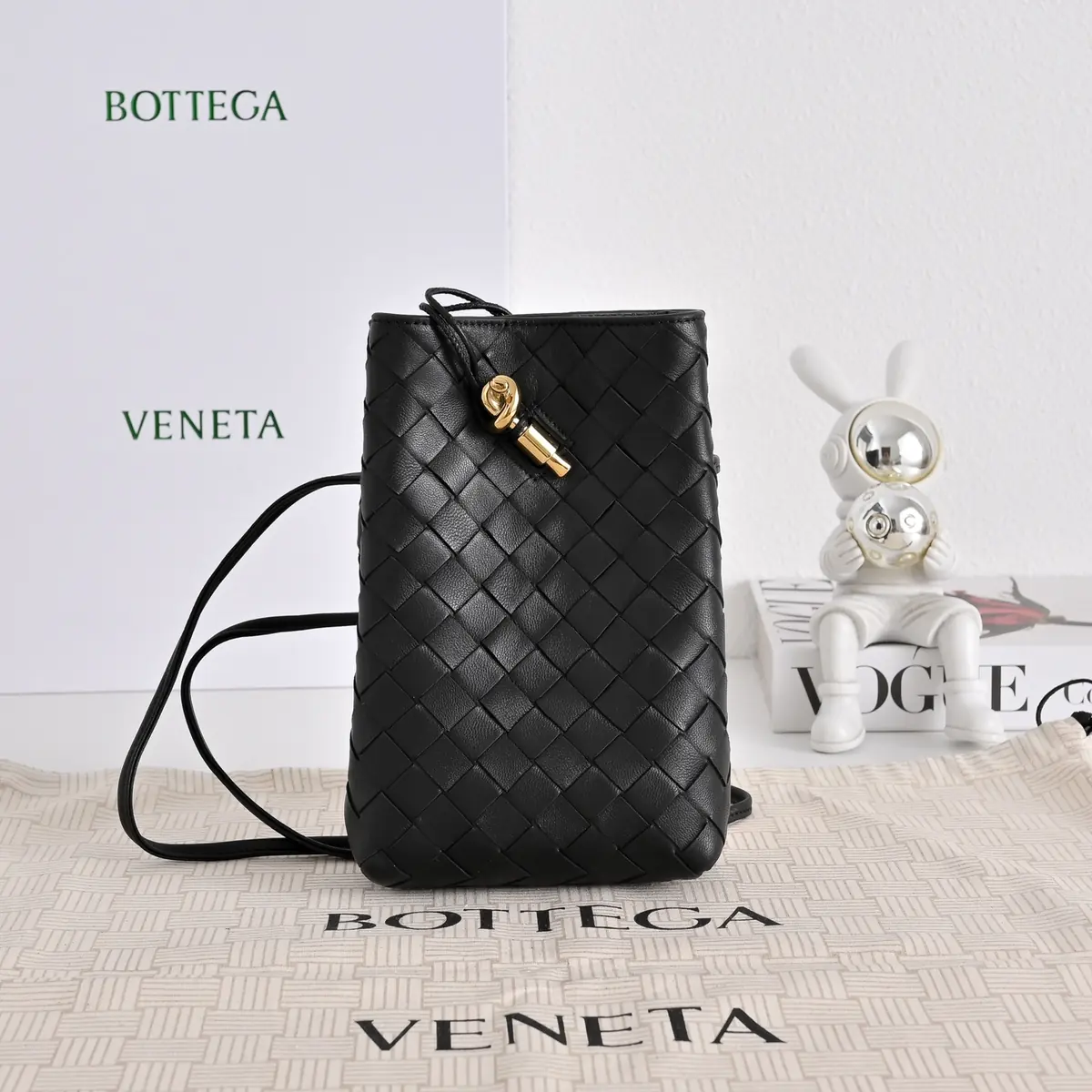 Bottega Veneta Style Black Leather Shoulder Bag Lookbook Reference image 1