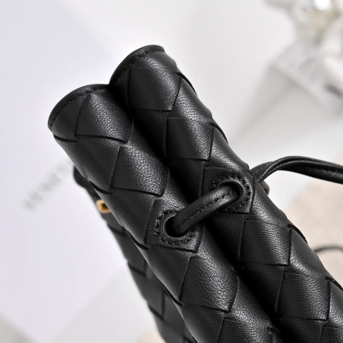 Bottega Veneta Style Black Leather Shoulder Bag Lookbook Reference image 5