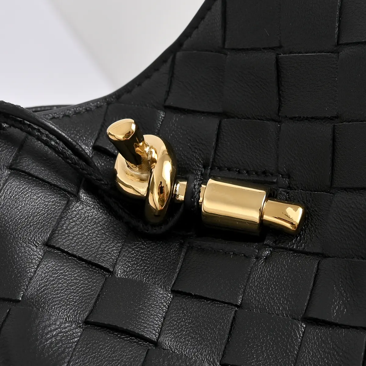 Bottega Veneta Style Black Leather Shoulder Bag Lookbook Reference image 6