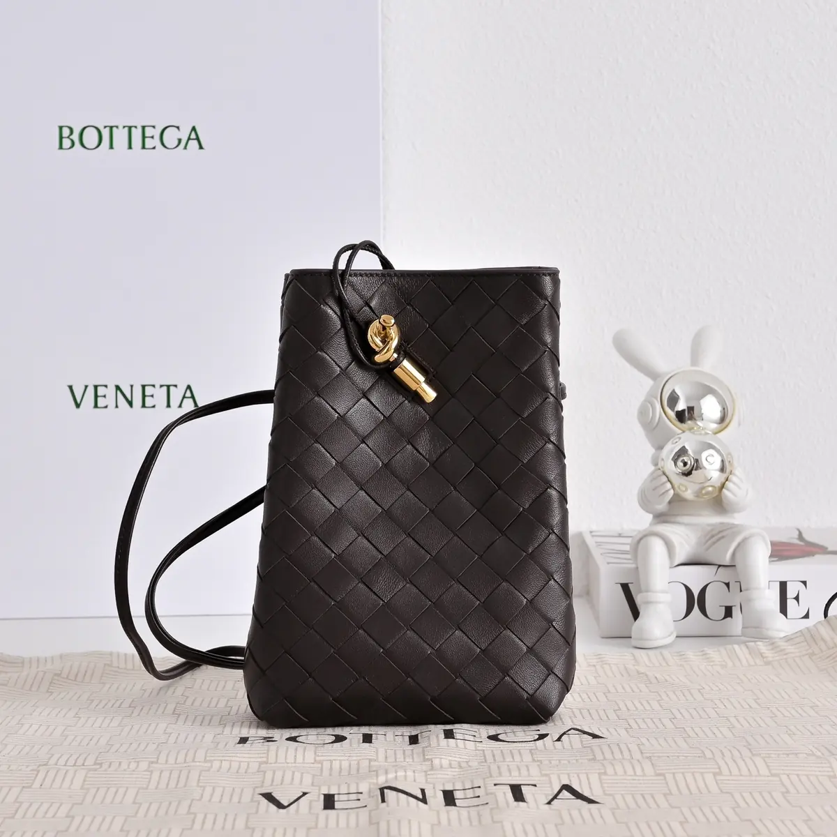 Bottega Veneta Style Brown Leather Shoulder Bag Lookbook Reference image 1