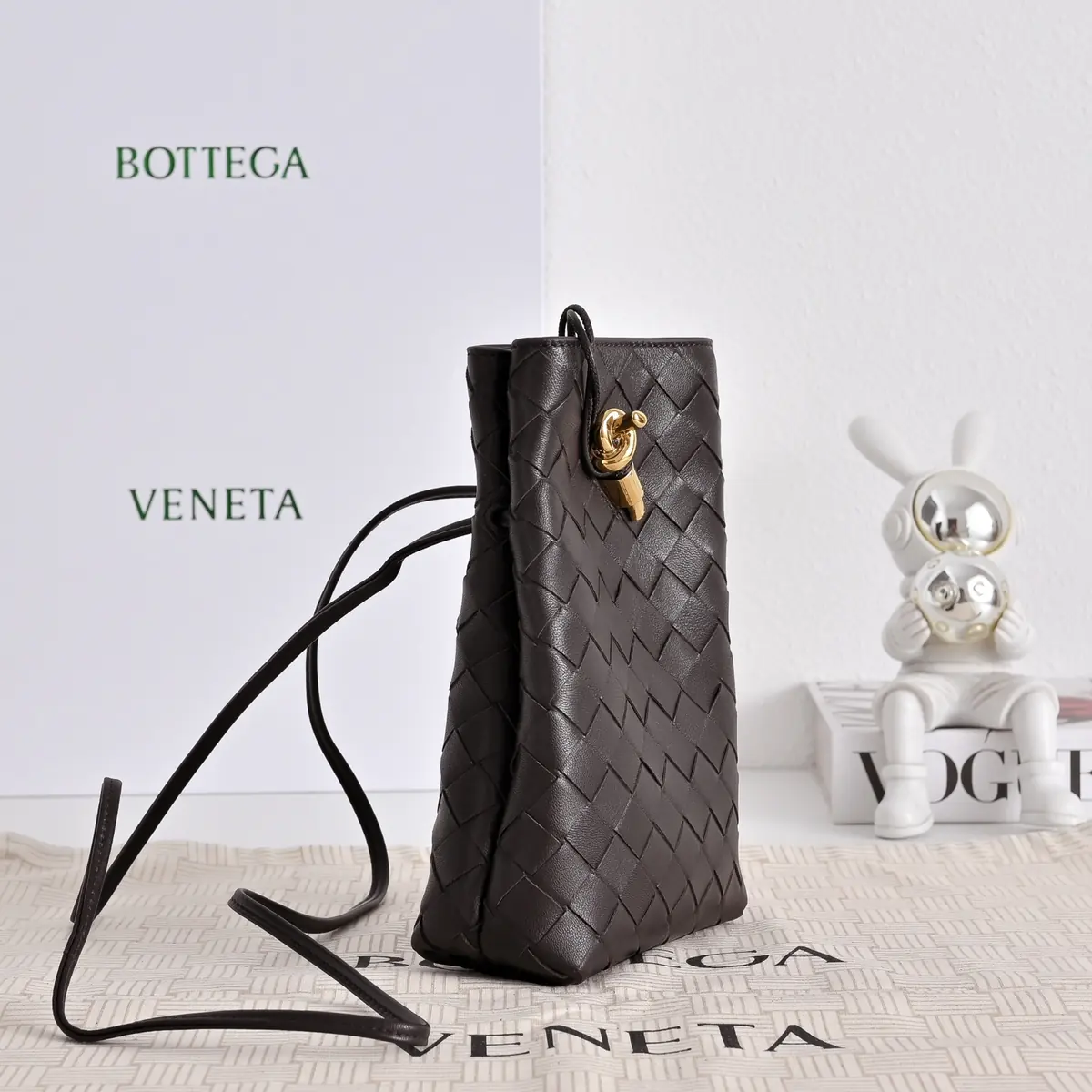 Bottega Veneta Style Brown Leather Shoulder Bag Lookbook Reference image 2