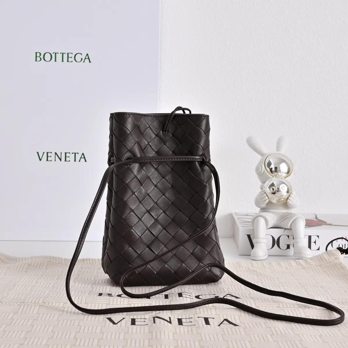 Bottega Veneta Style Brown Leather Shoulder Bag Lookbook Reference image 3