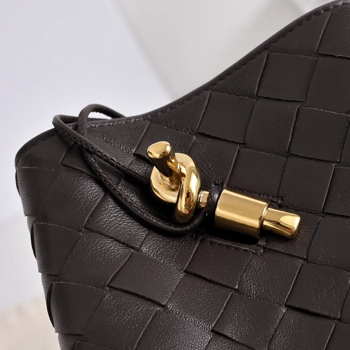 Bottega Veneta Style Brown Leather Shoulder Bag Lookbook Reference image 5