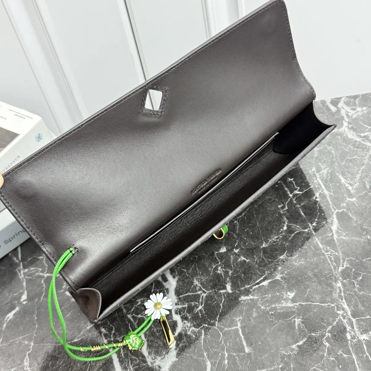 Bottega Veneta Style Brown Leather Top Handle Bag Lookbook Reference image 5