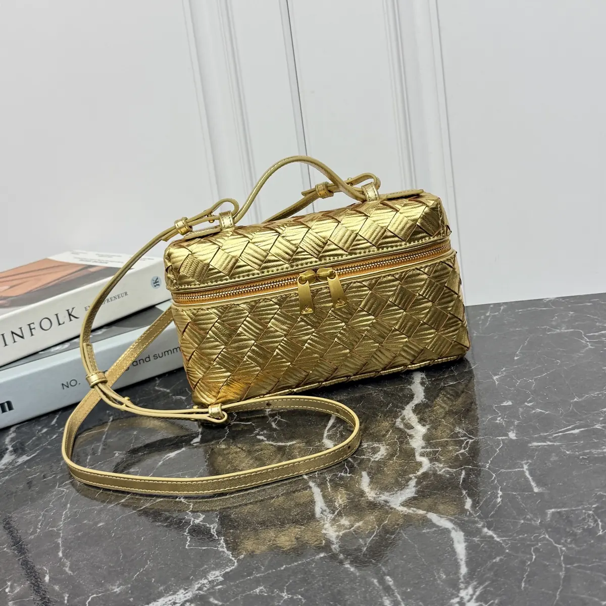 Bottega Veneta Style Crossbody Bag Lookbook Reference image 1