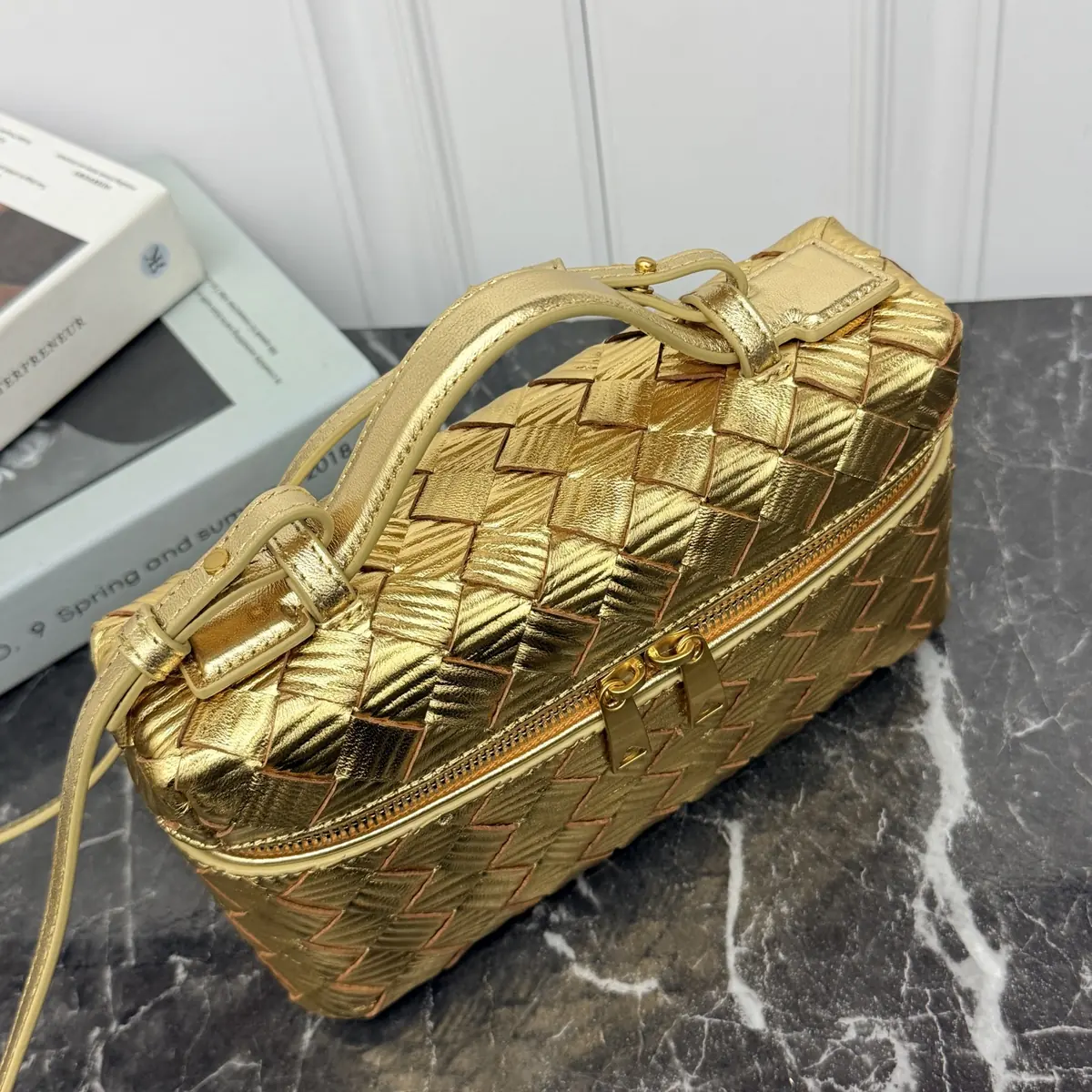 Bottega Veneta Style Crossbody Bag Lookbook Reference image 5