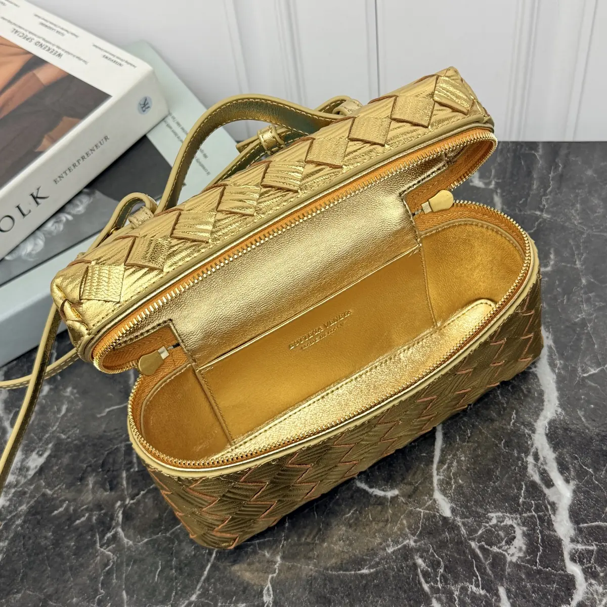 Bottega Veneta Style Crossbody Bag Lookbook Reference image 6