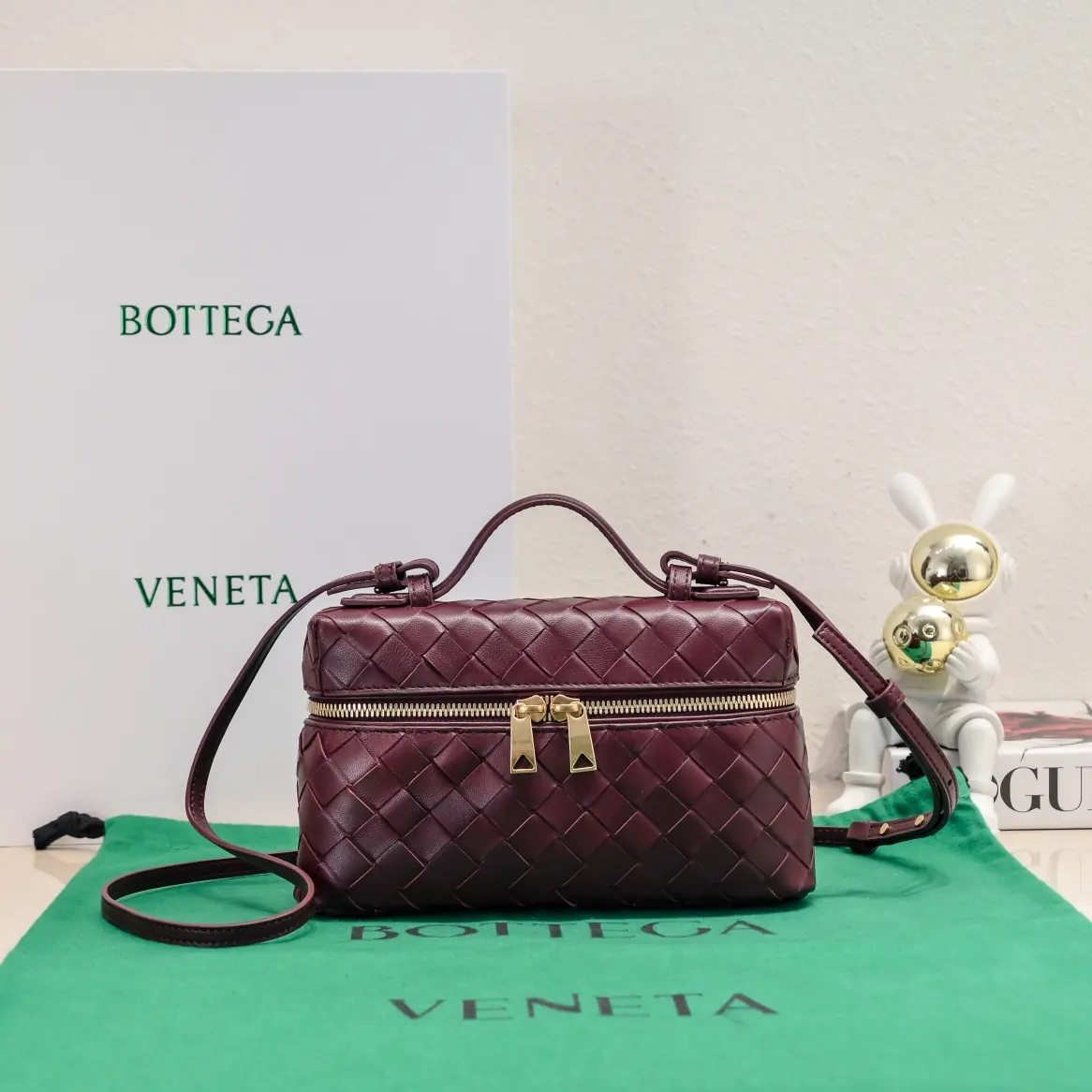 Bottega Veneta Style Crossbody Bag Lookbook Reference image 1