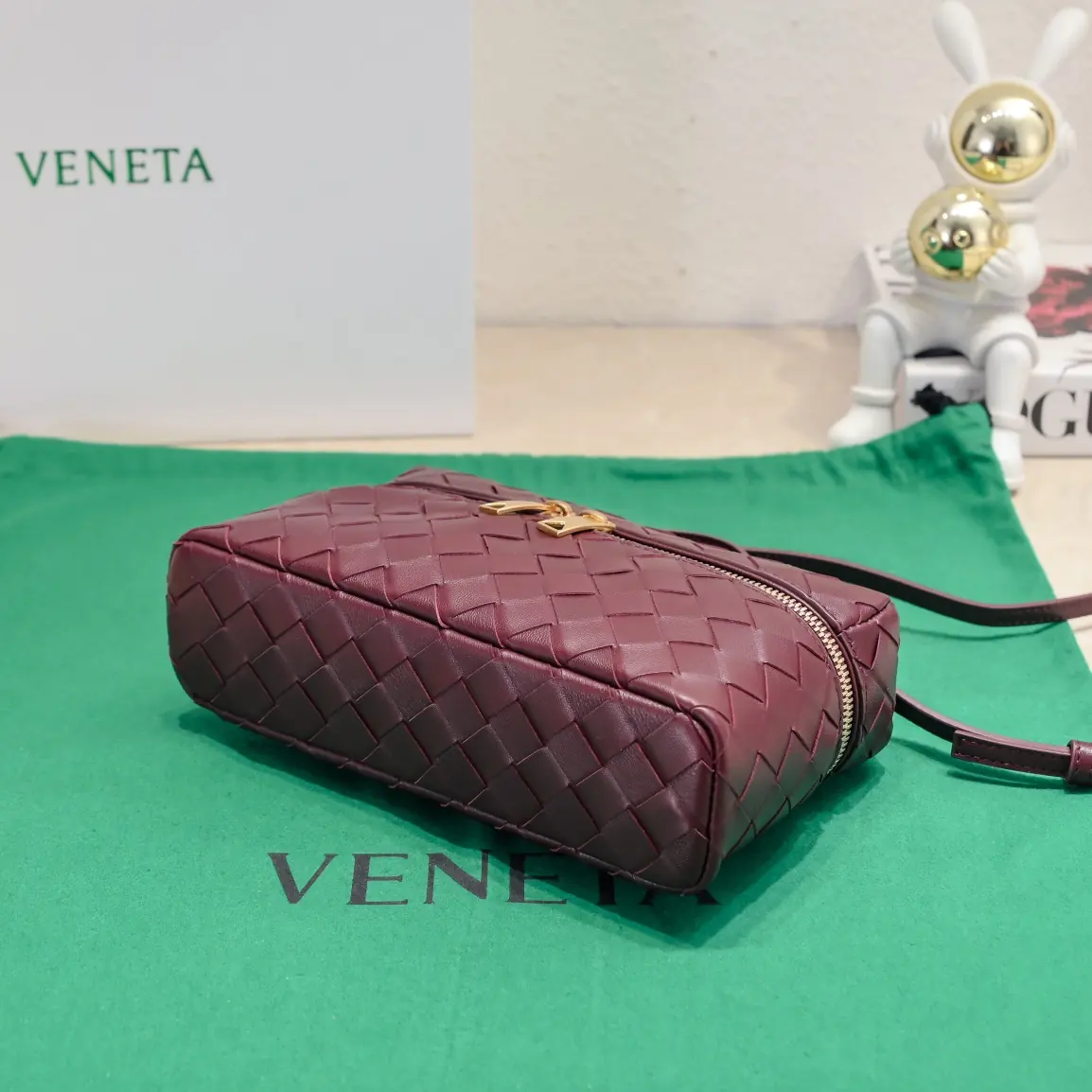 Bottega Veneta Style Crossbody Bag Lookbook Reference image 3