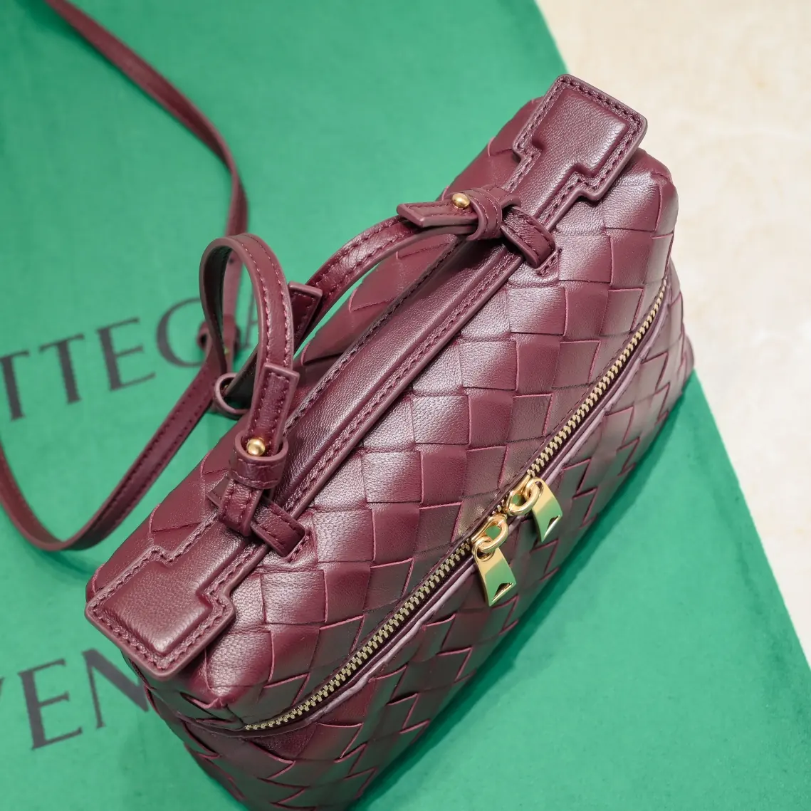 Bottega Veneta Style Crossbody Bag Lookbook Reference image 6