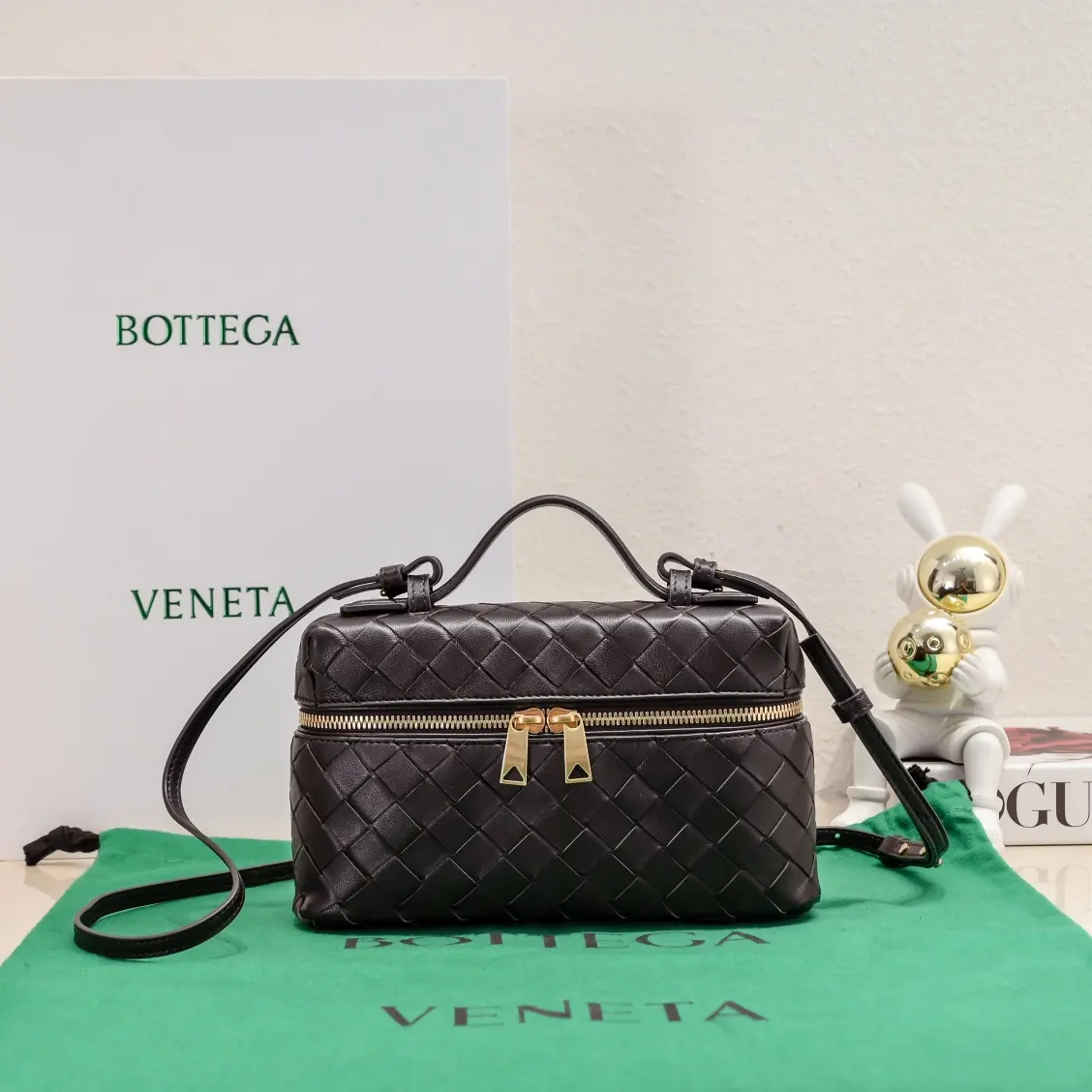 Bottega Veneta Style Crossbody Bag Lookbook Reference image 1