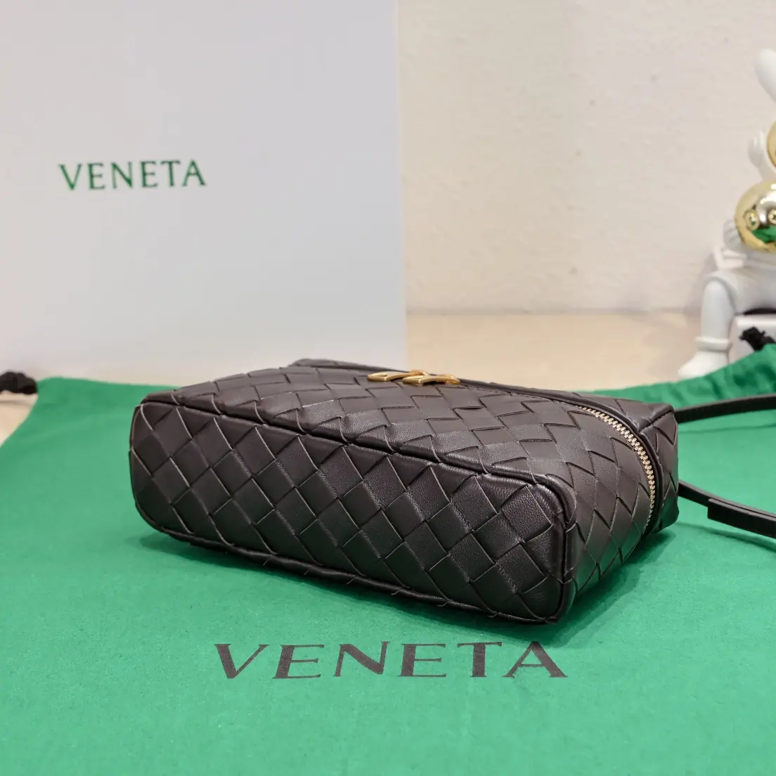 Bottega Veneta Style Crossbody Bag Lookbook Reference image 3