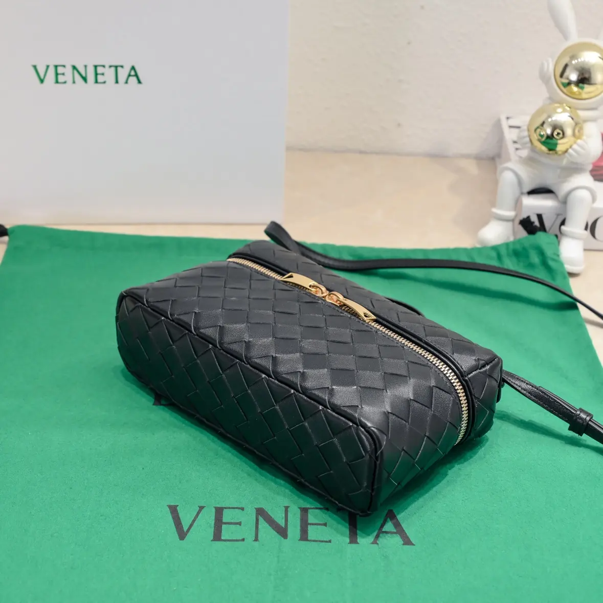 Bottega Veneta Style Crossbody Bag Lookbook Reference image 3