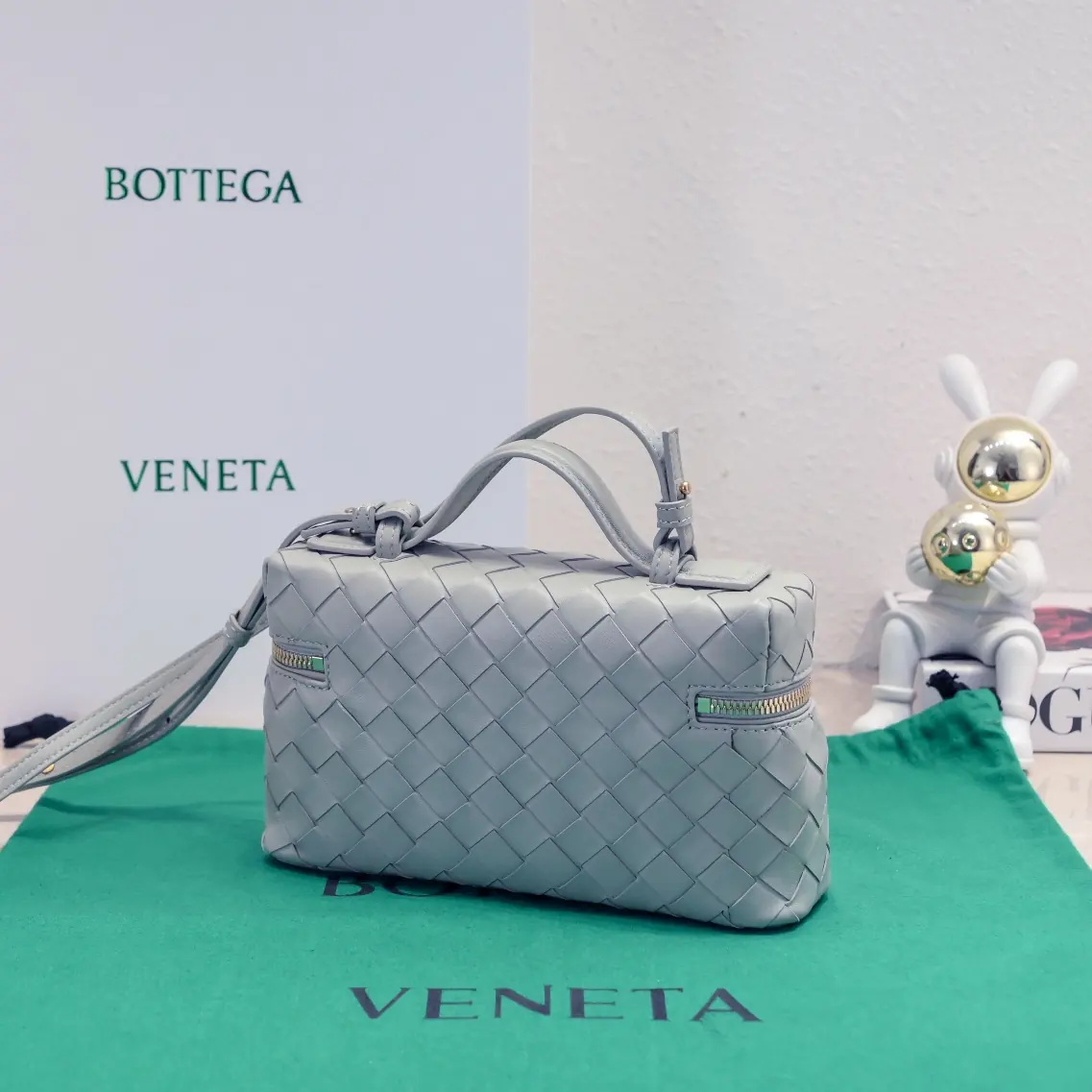 Bottega Veneta Style Crossbody Bag Lookbook Reference image 2