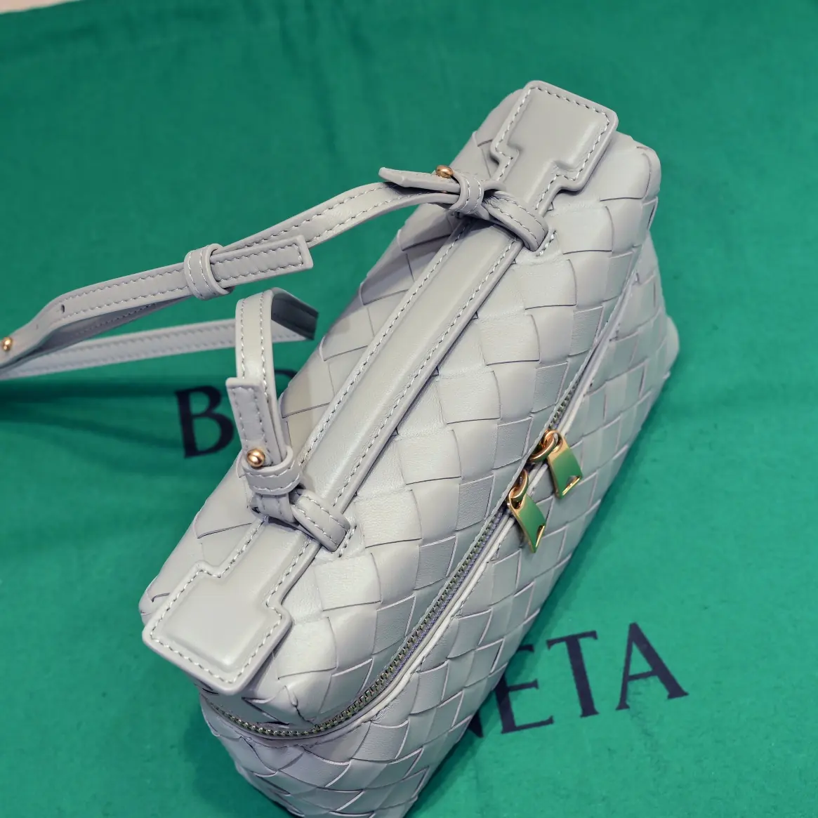 Bottega Veneta Style Crossbody Bag Lookbook Reference image 4