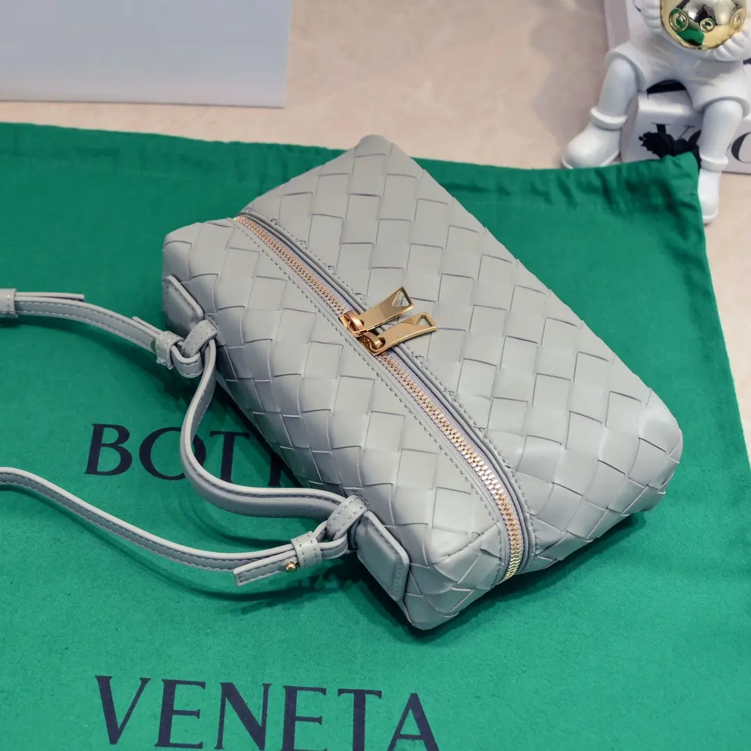 Bottega Veneta Style Crossbody Bag Lookbook Reference image 6