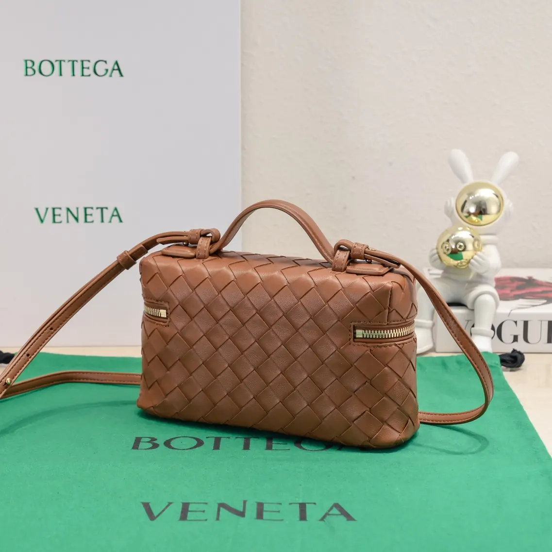 Bottega Veneta Style Crossbody Bag Lookbook Reference image 2