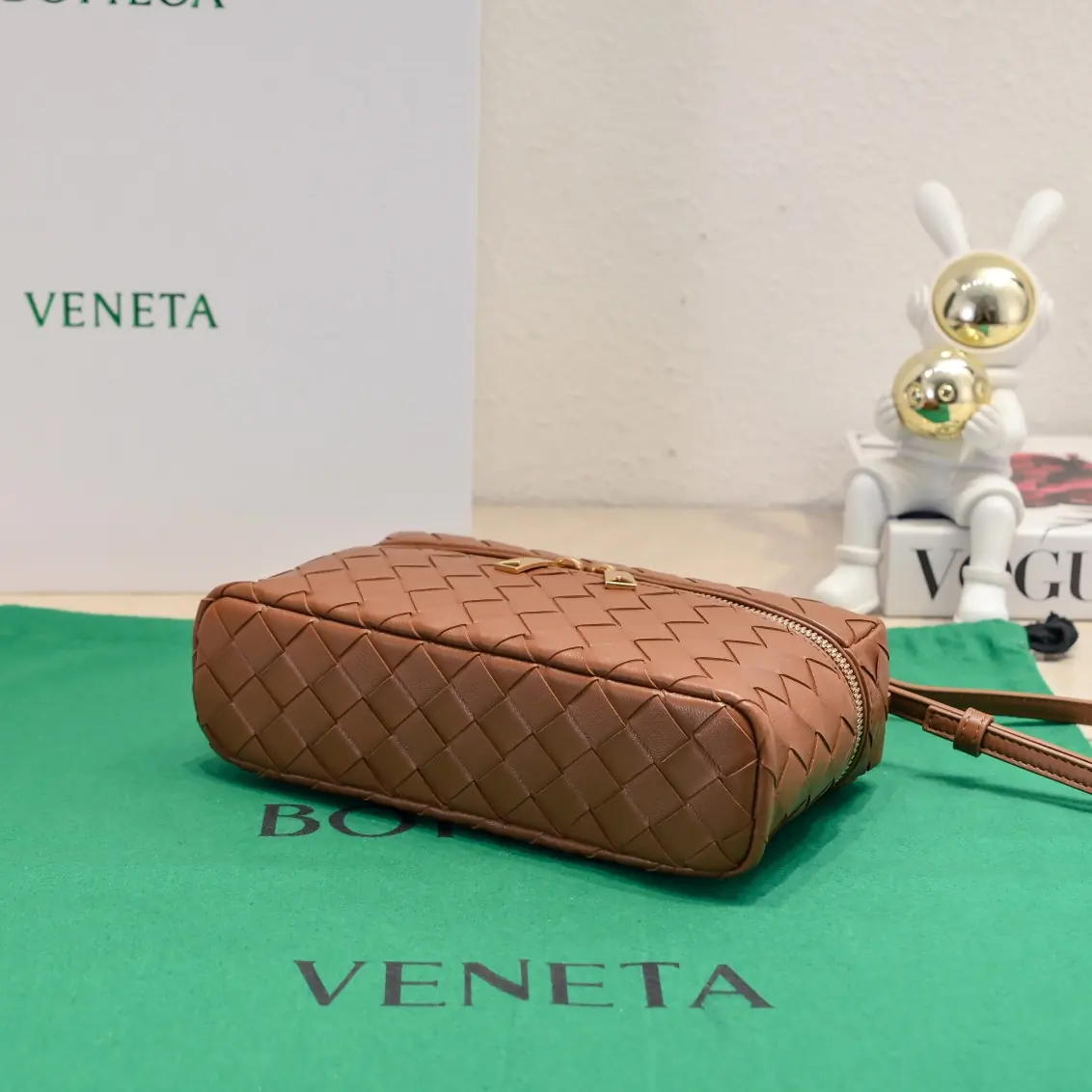 Bottega Veneta Style Crossbody Bag Lookbook Reference image 3