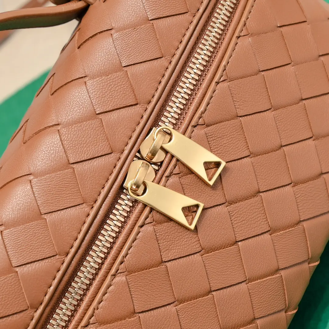 Bottega Veneta Style Crossbody Bag Lookbook Reference image 5