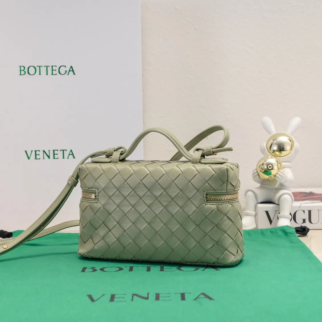Bottega Veneta Style Crossbody Bag Lookbook Reference image 2