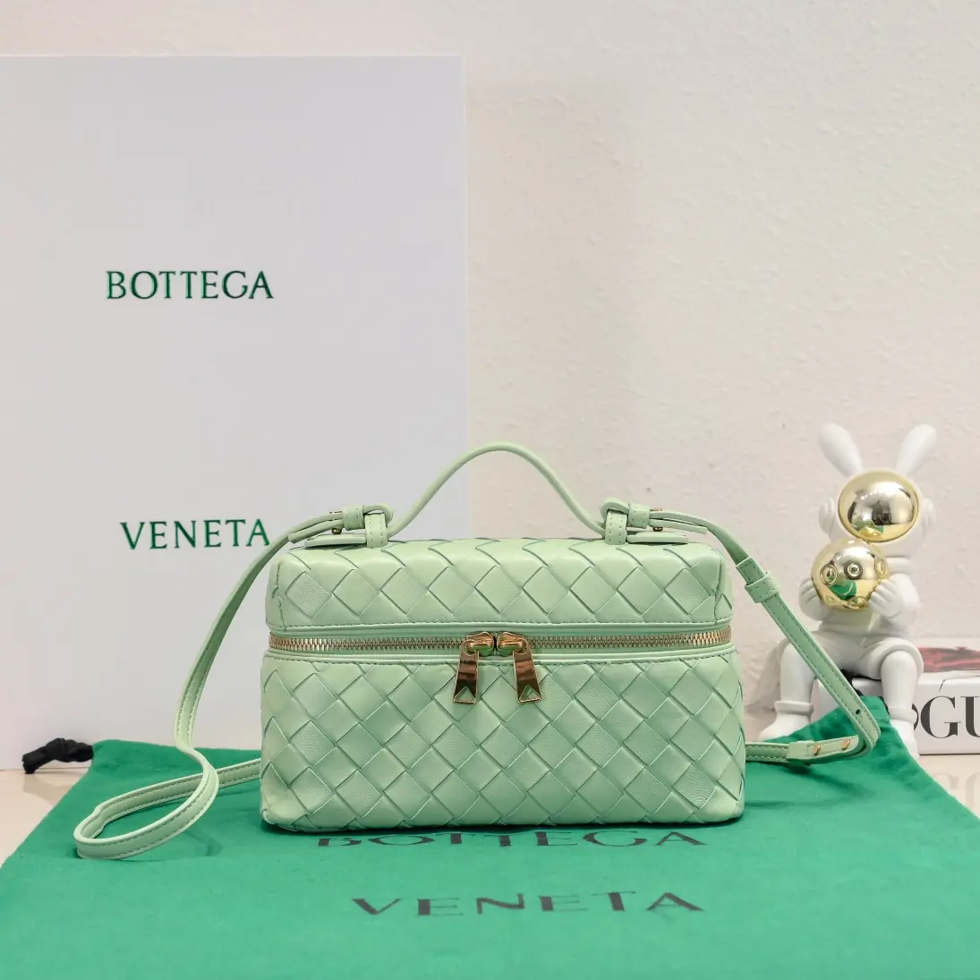 Bottega Veneta Style Crossbody Bag Lookbook Reference image 1