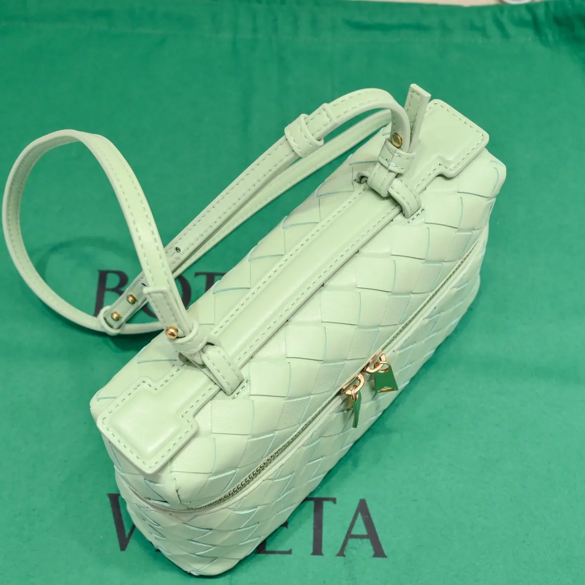 Bottega Veneta Style Crossbody Bag Lookbook Reference image 5