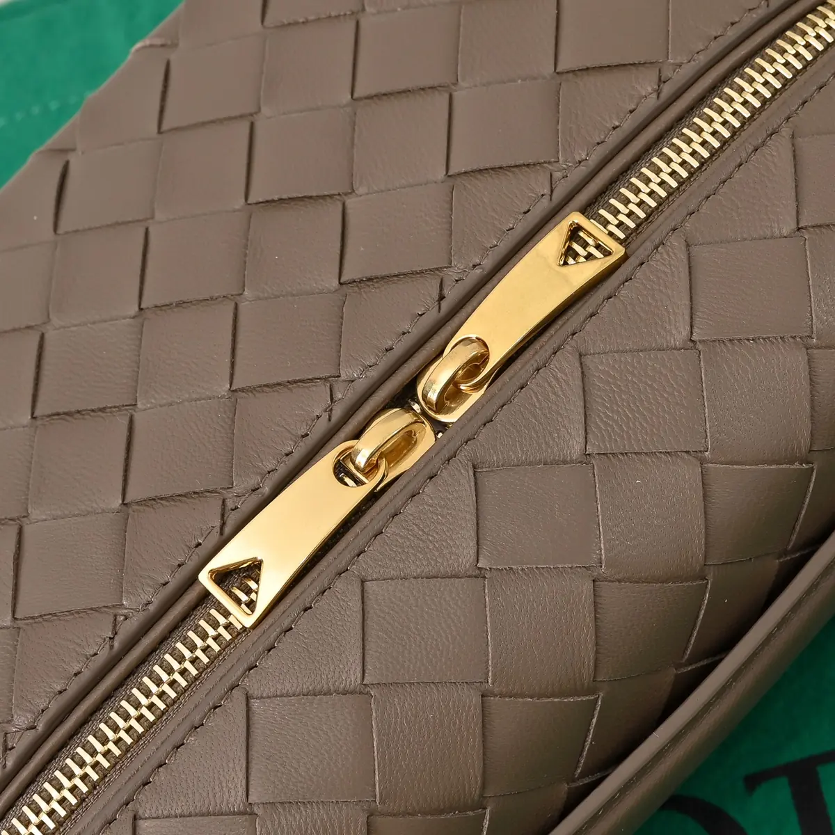 Bottega Veneta Style Crossbody Bag Lookbook Reference image 3