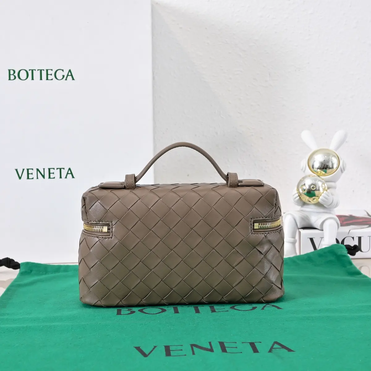 Bottega Veneta Style Crossbody Bag Lookbook Reference image 5