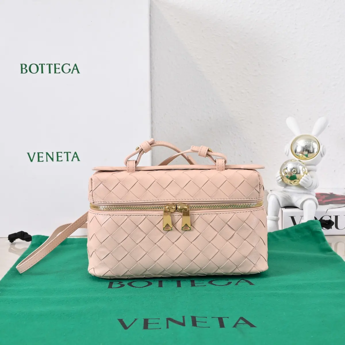 Bottega Veneta Style Crossbody Bag Lookbook Reference image 1