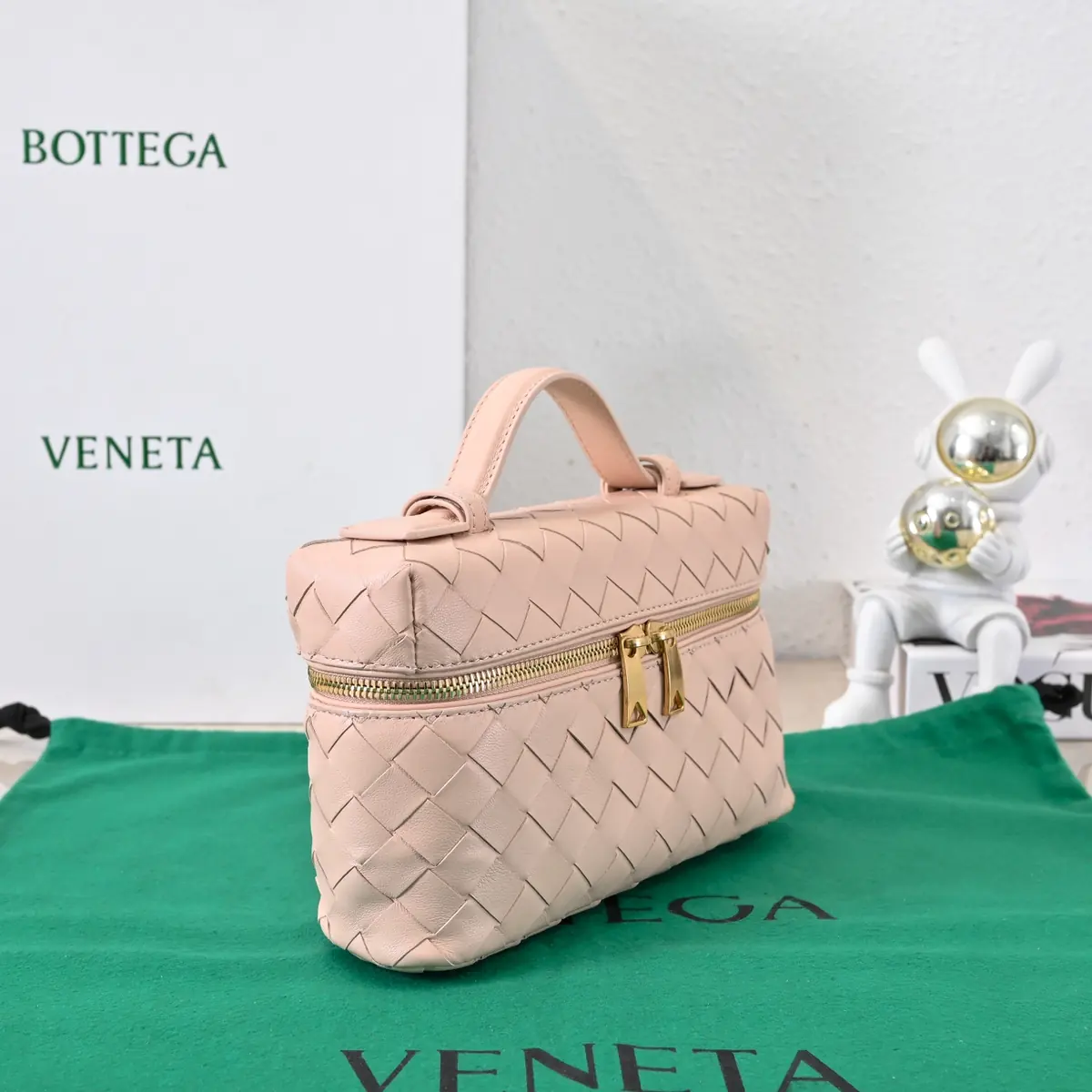 Bottega Veneta Style Crossbody Bag Lookbook Reference image 4