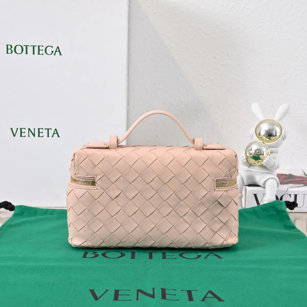 Bottega Veneta Style Crossbody Bag Lookbook Reference image 5
