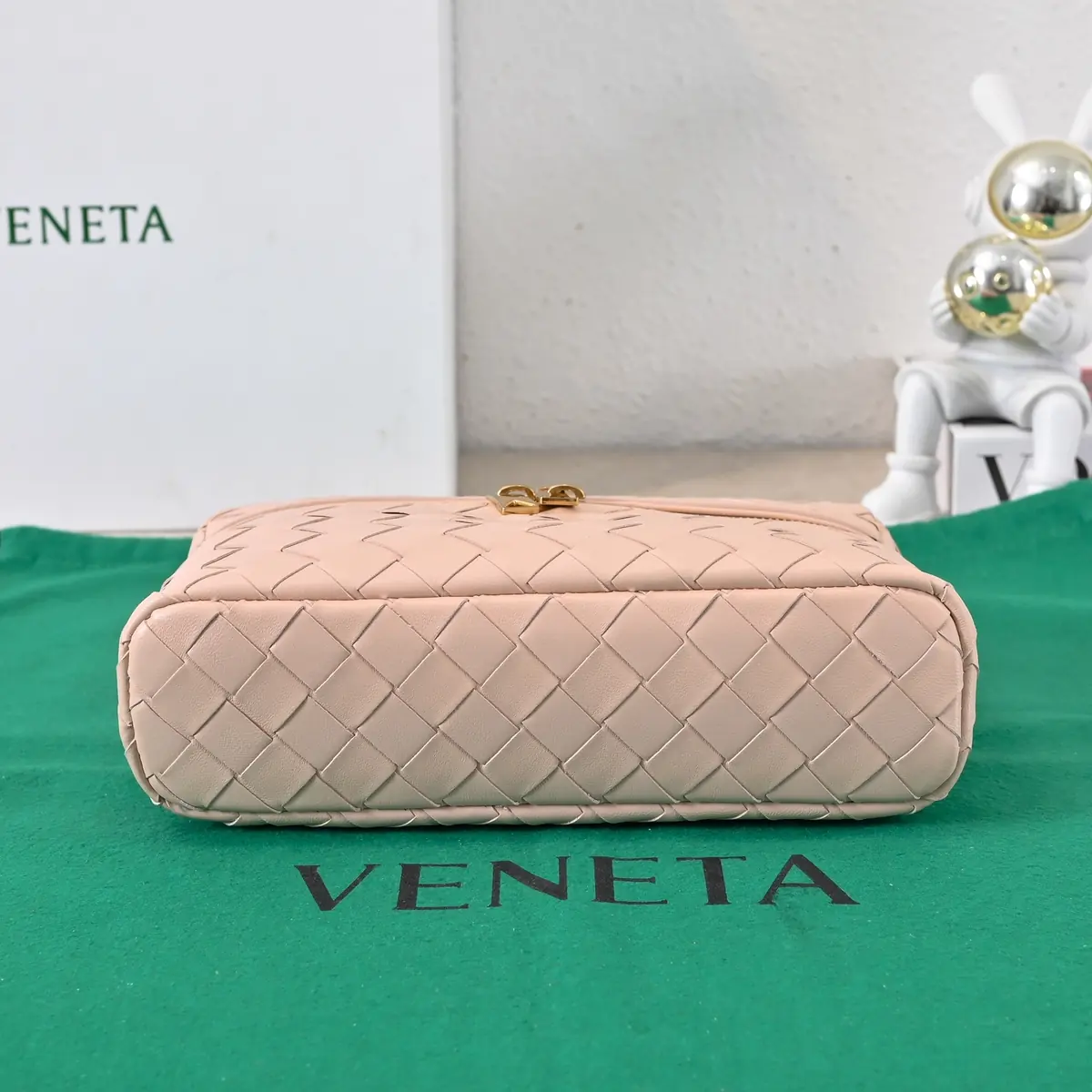 Bottega Veneta Style Crossbody Bag Lookbook Reference image 6