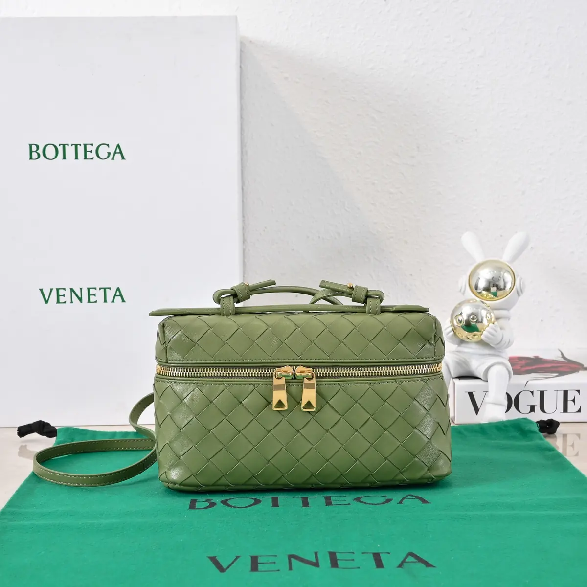 Bottega Veneta Style Crossbody Bag Lookbook Reference image 1