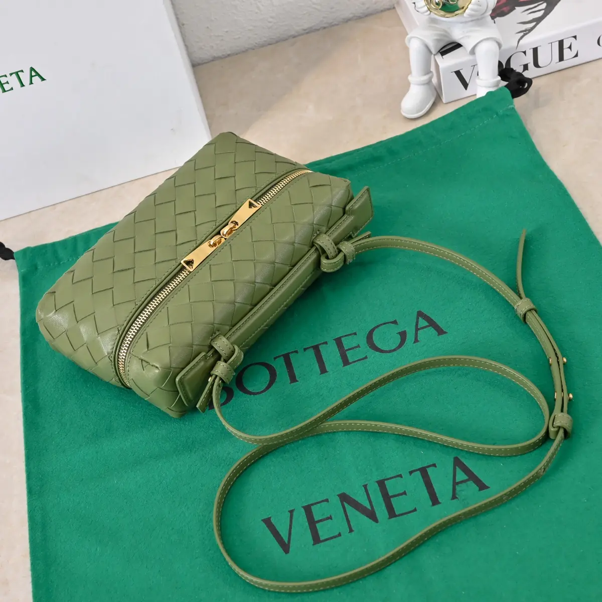 Bottega Veneta Style Crossbody Bag Lookbook Reference image 2