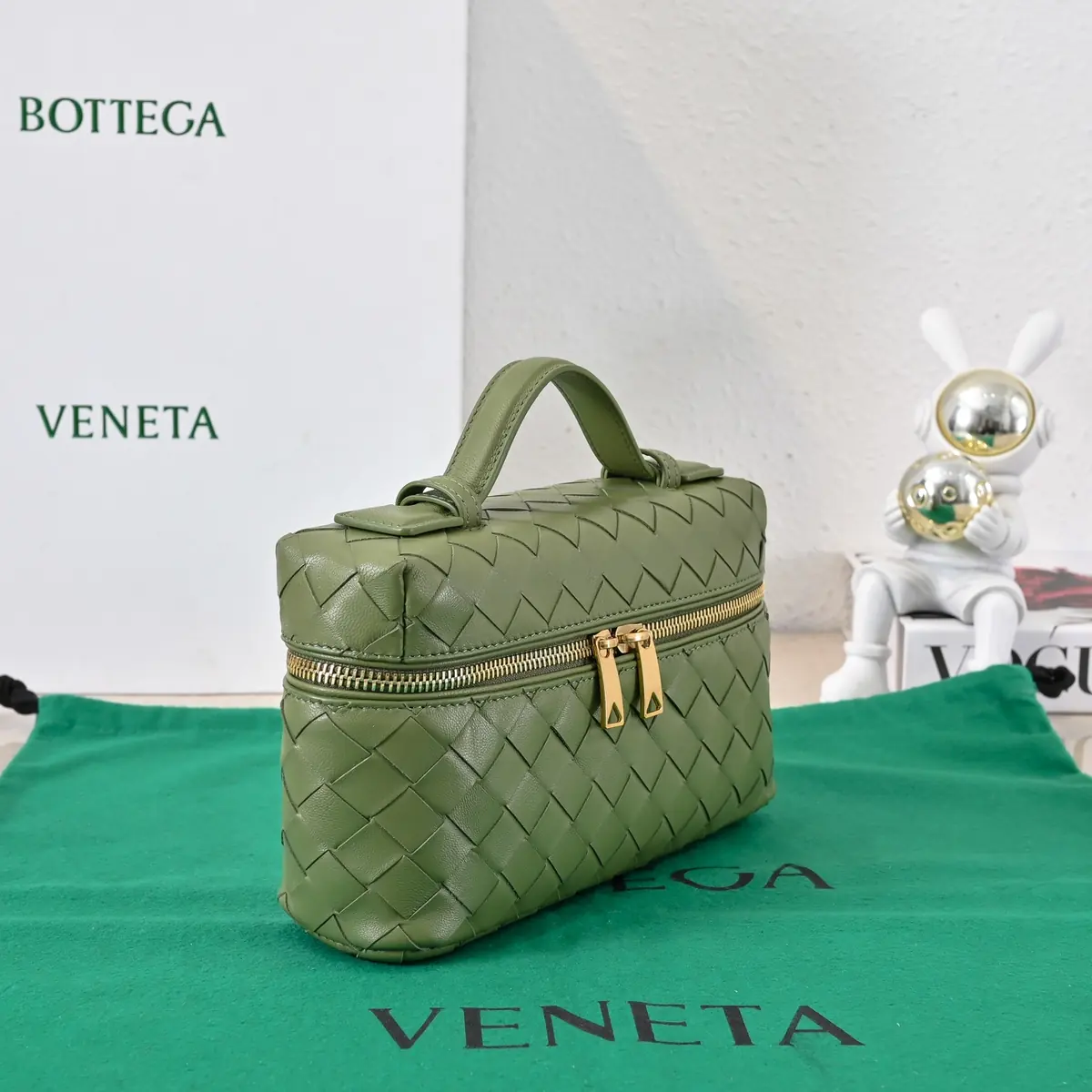 Bottega Veneta Style Crossbody Bag Lookbook Reference image 3