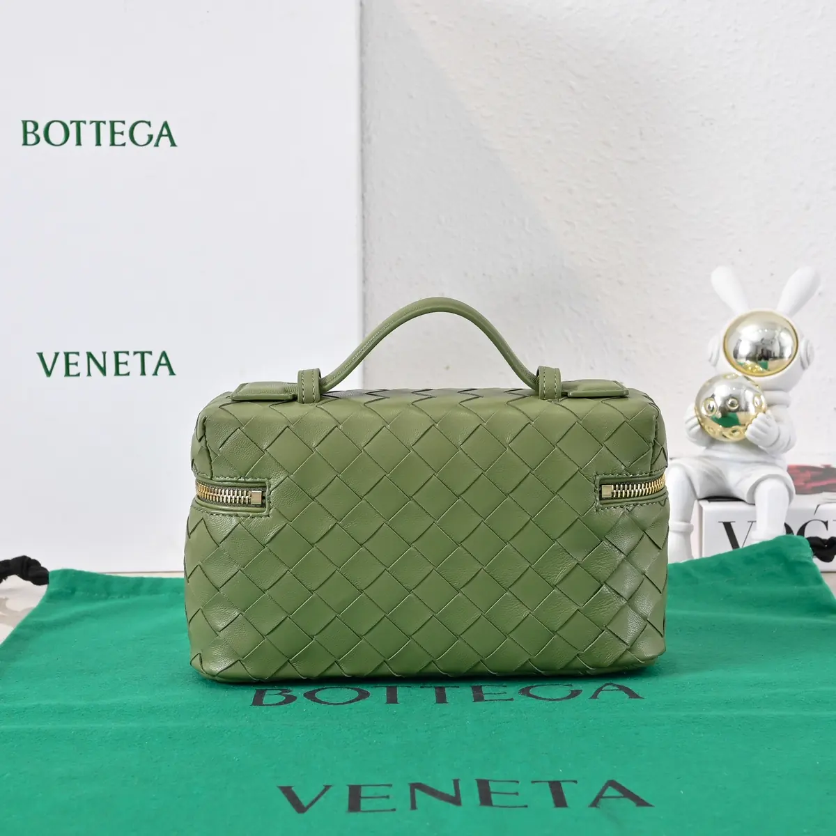 Bottega Veneta Style Crossbody Bag Lookbook Reference image 4