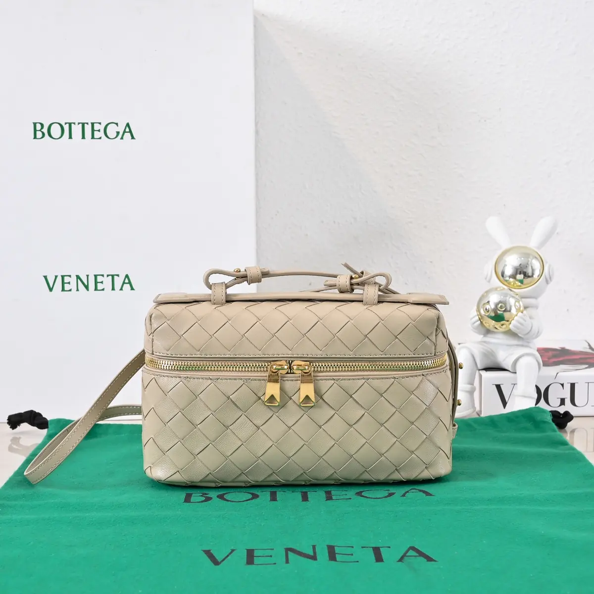 Bottega Veneta Style Crossbody Bag Lookbook Reference image 1
