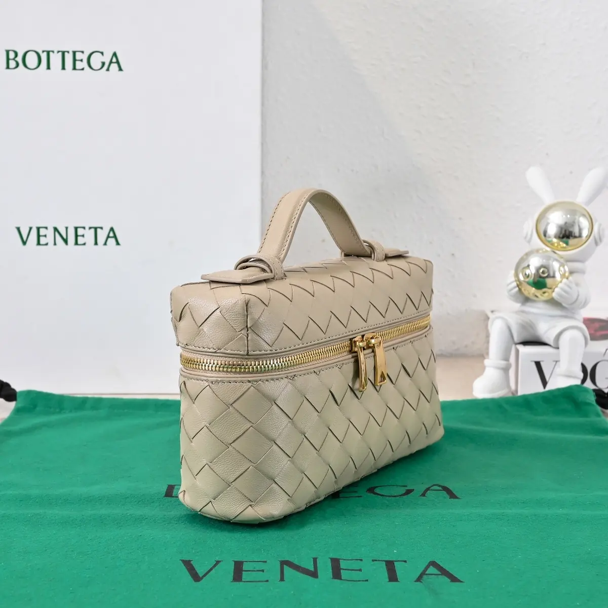 Bottega Veneta Style Crossbody Bag Lookbook Reference image 3