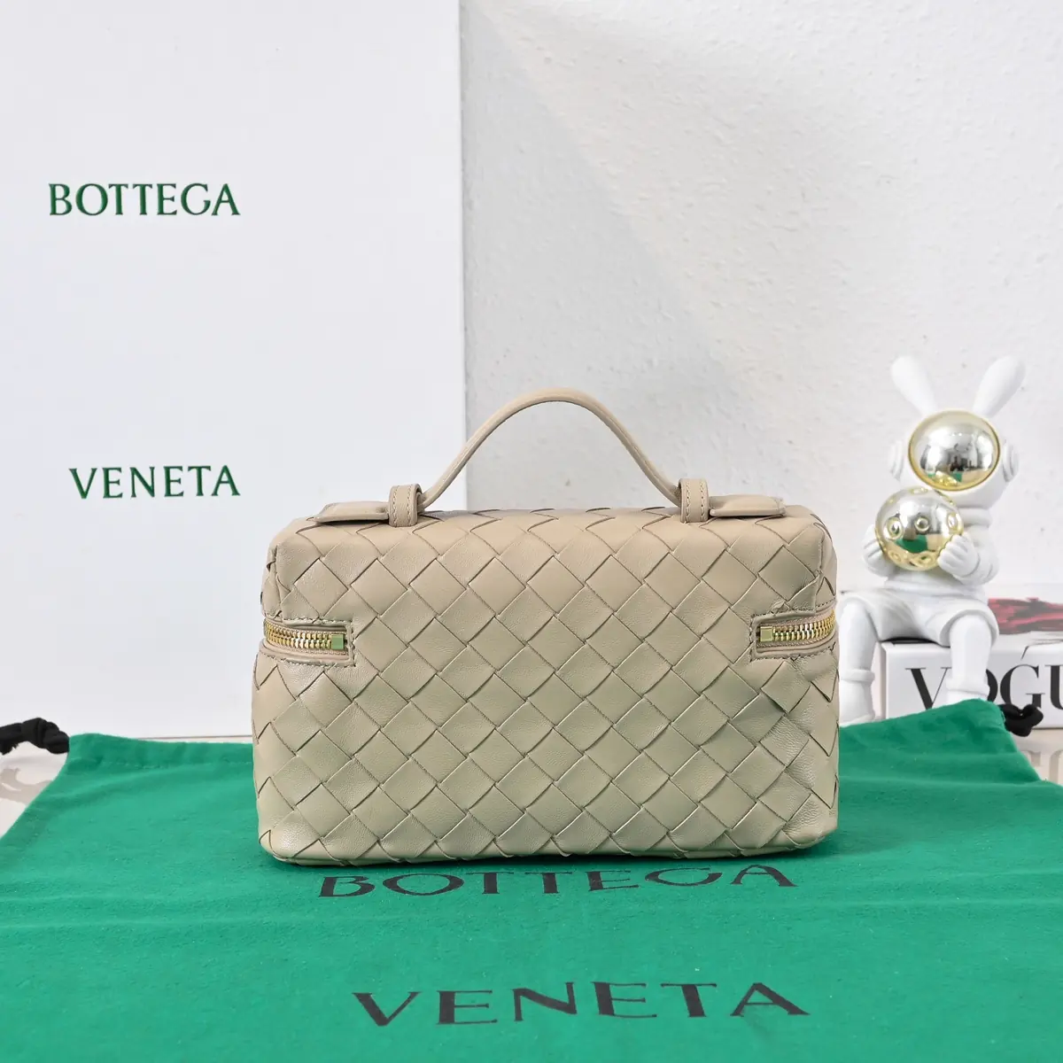 Bottega Veneta Style Crossbody Bag Lookbook Reference image 4