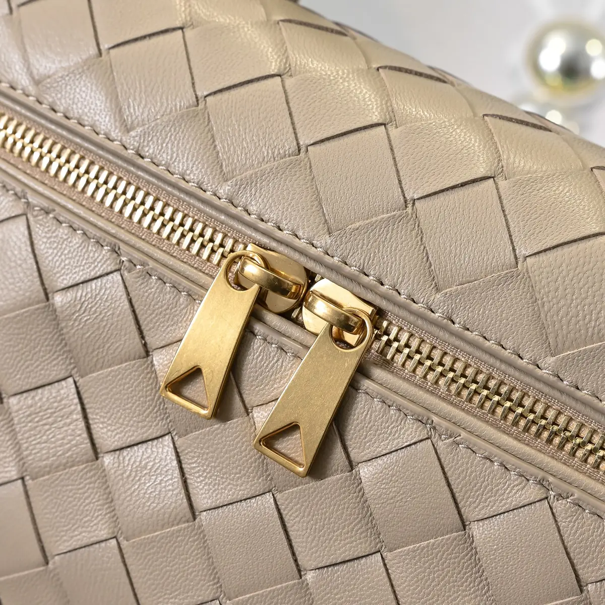 Bottega Veneta Style Crossbody Bag Lookbook Reference image 5