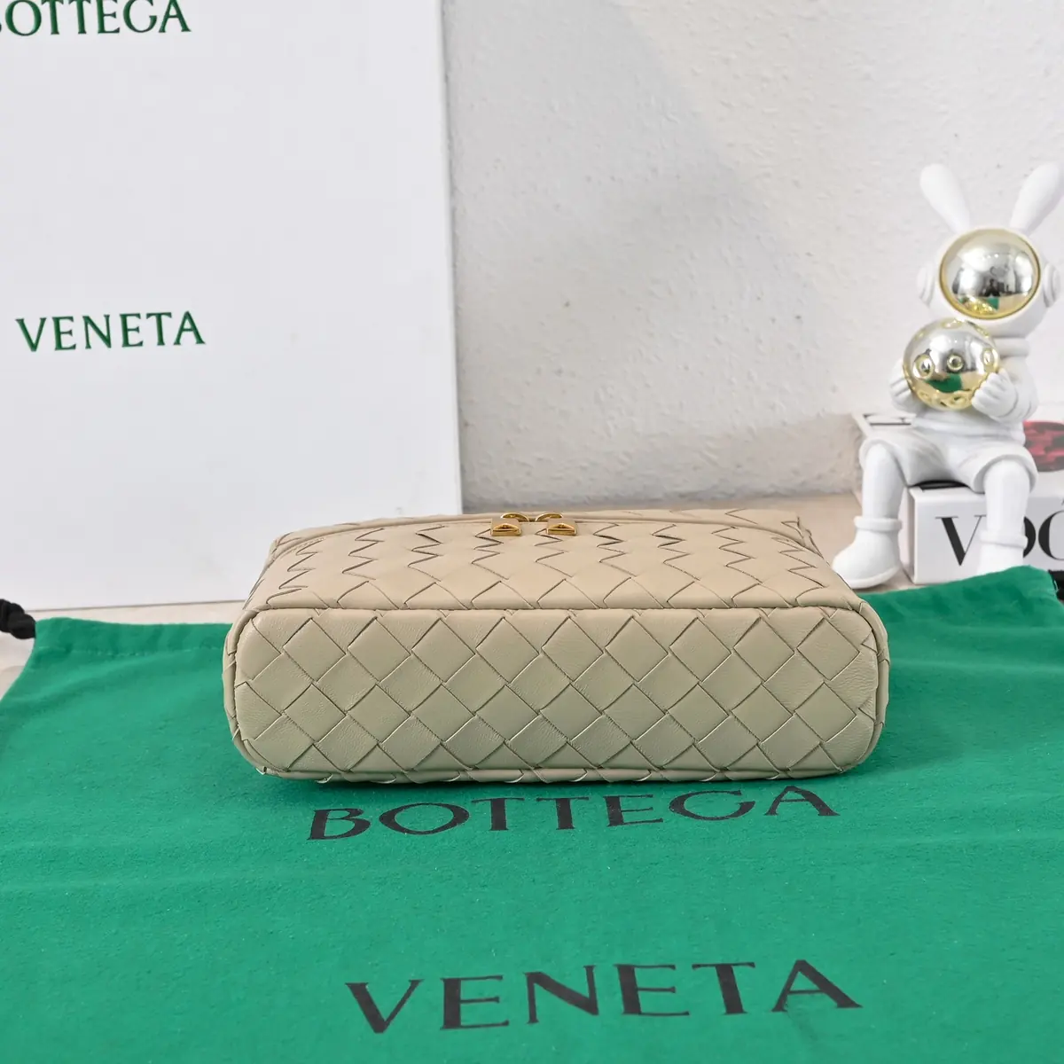 Bottega Veneta Style Crossbody Bag Lookbook Reference image 6
