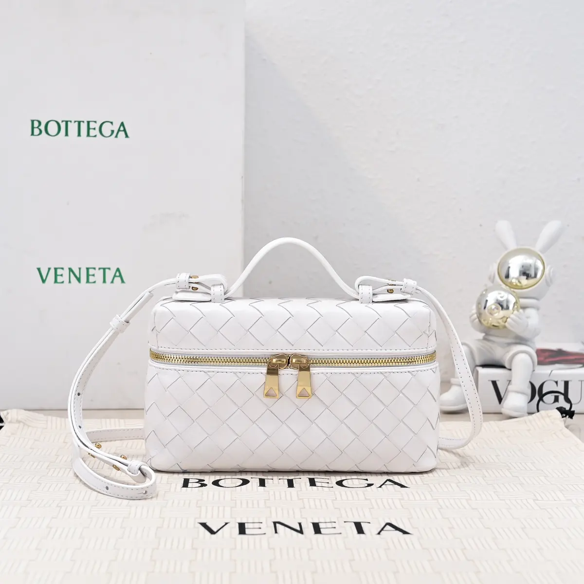 Bottega Veneta Style Crossbody Bag Lookbook Reference image 1