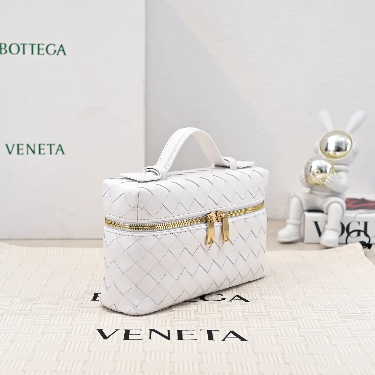 Bottega Veneta Style Crossbody Bag Lookbook Reference image 2