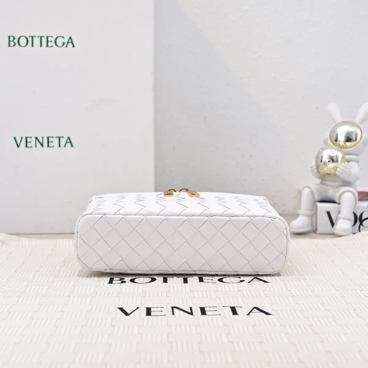 Bottega Veneta Style Crossbody Bag Lookbook Reference image 3